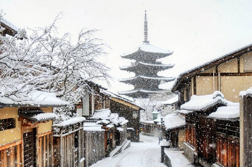 YasakaPagodaWinterIti