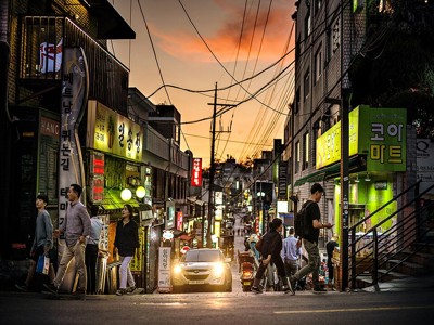 Itaewon Street 400x300 1