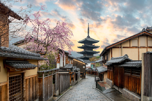 Ninenzaka Street 500x333 1